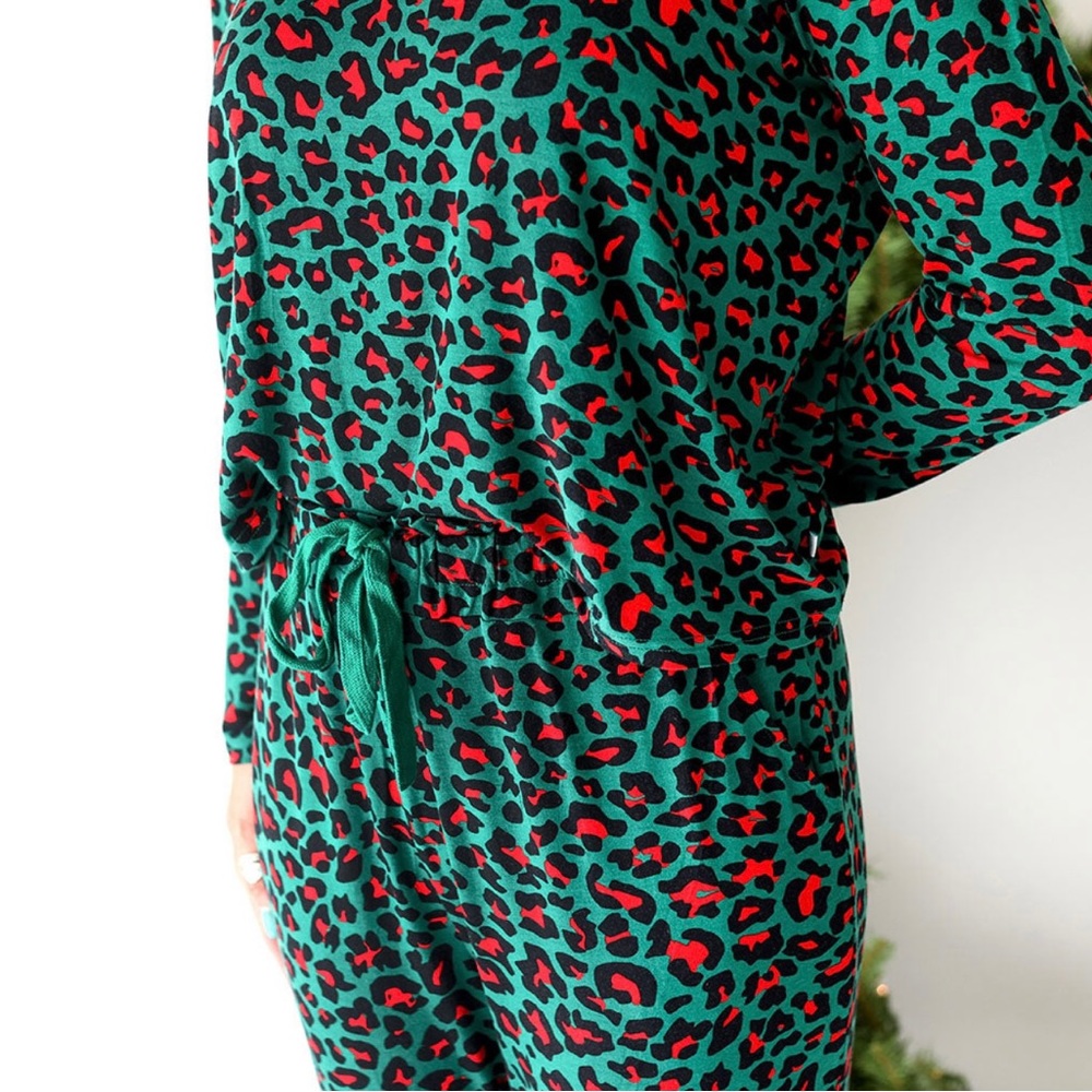 NWT Posh Peanut Terrelle Women’s long sleeve scoop loungewear - size Large